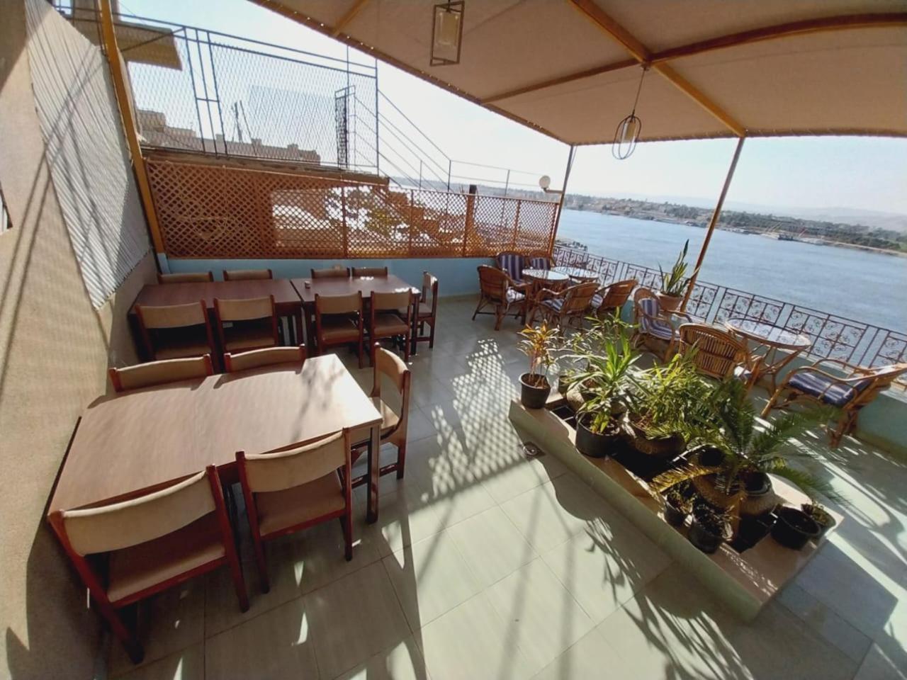 Merry Land Hotel & Roof Top Nile Restaurant Luxor Eksteriør bilde
