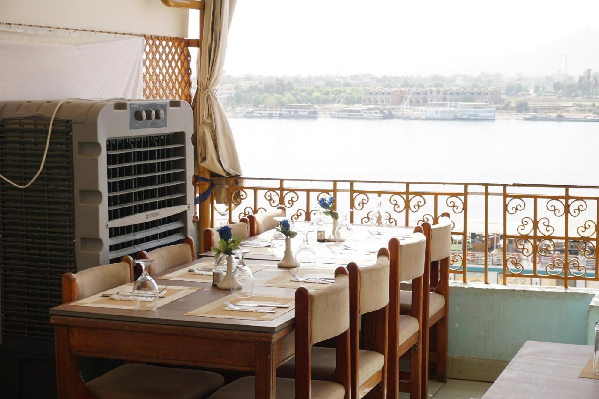 Merry Land Hotel & Roof Top Nile Restaurant Luxor Eksteriør bilde