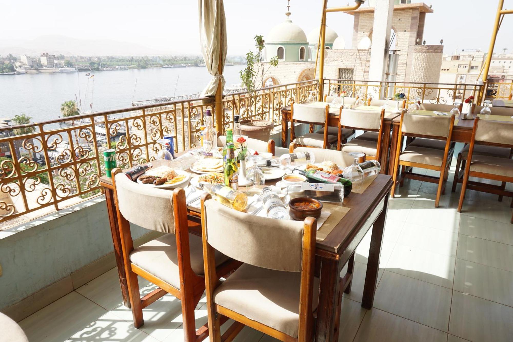 Merry Land Hotel & Roof Top Nile Restaurant Luxor Eksteriør bilde